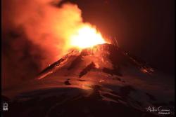 revistanarujodo:  Volcán Villarrica Erupcionó esta noche