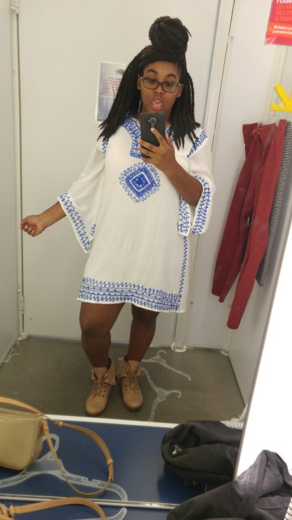 squicktooquick:  tbh no better selfie spot than an Old Navy fitting room