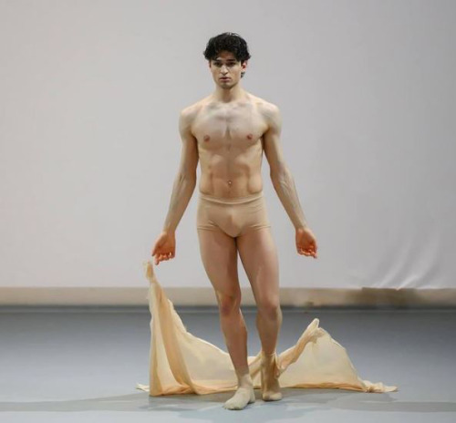dance-world:    San Marino dancer Luca Righi - Academie Danse
