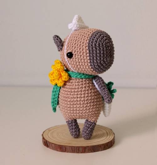 figdays:    Bruna the capybara  crochet amigurumi pattern   