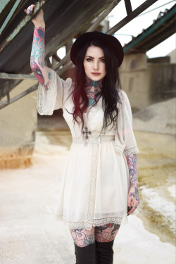 make-way-for-the-tatooed-girls:  More here Make Way For The Tattooed