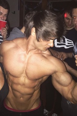 buff-and-hot:Jeff Seid flexing his massive bicep being douche