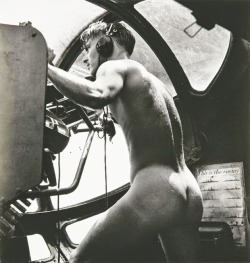 21primitive:  Young navy crewman manning a machine gun after