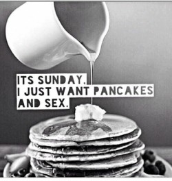 greeneyedgrl84:  prlywhites:  ❤💋  The pancakes are completely