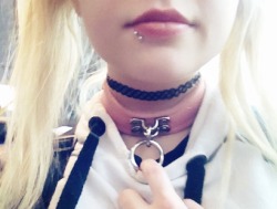 lil-kittehn:  Pretty new pink collar! I love it soooo much!