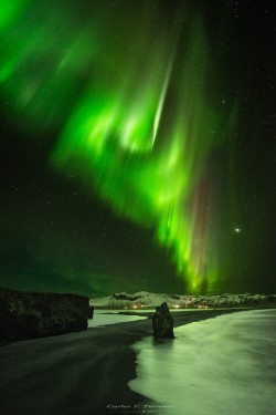 just–space:  Iceland: Stars and the Aurora Borealis, photographed