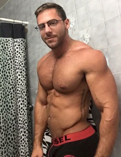 bearmuscleworship:  I told him keep the glasses on. So nerdy