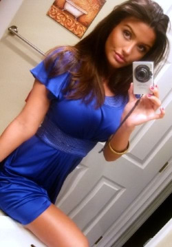 hottest-mirror-selfpics:   Go to Phenomenal Selfshot Collection