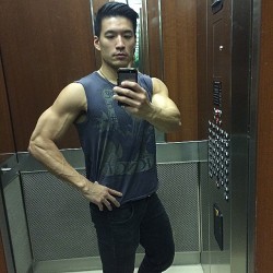 kevinkreider:  Practicing posing in the elevator!  9 days out!