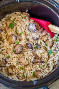 foodffs:  Slow Cooker Mushroom Rice with mushrooms, caramelized
