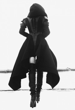 bungiesdestiny:  evan-knoblauch:  AVANT LONG COAT † GELAREH