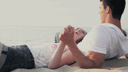 bestcoupleshows:  Chicks Pics Gifs