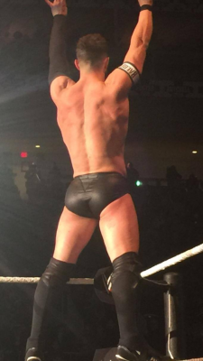 nickysmum1909: 125gay:  Finn Balor bum 😋  