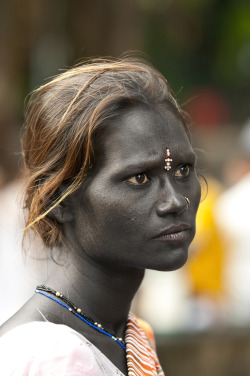 chocolateist:  buttacream18:  dawn-of-manasseh:fromzimbabwee:humansofcolor:  yearningforunity:  Indigenous woman, India  Bringing this back   The kind of Indian women they don’t show…  Thank you tumblr.  It’s amazing how beautiful the skin can be