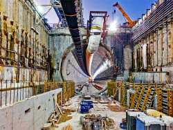 popmech:  Why Seattle’s Huge Tunnel-Boring Machine Is Still