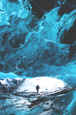 stayfr-sh:  Ice Cave Explorer