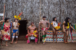 indefinindome:  Família Yawalapiti, Chapada dos Veadeiros, povoado