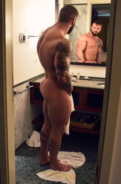 chunkiemunki:  beardmusclehunk:  The body i need to see in mirror