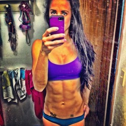 sexygymchicks:  @lanetarah: #abs #bodybuilding #bodybuildingcom