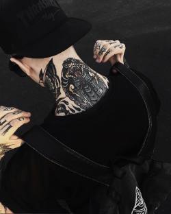 deathmoth:  stayxclassy:  favorite black on black 🐜✨ #tattoo