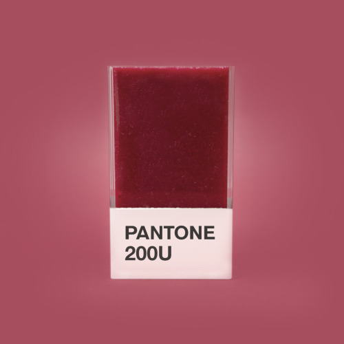 thedsgnblog:  Pantone Smoothies byÂ Hedvig Astrom KushnerÂ  Hedvig is Â an Art Director at Mother New York and she started this fun little project in the beginning of the summer (non commissioned). She makes a lot of smoothies and discovered it works