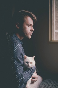 sweet-lettera:  Men with cats are the sexiest 