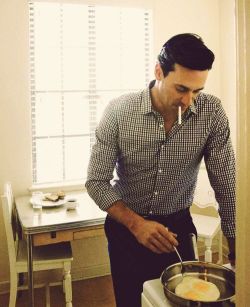 Jon Hamm and eggs 🍳