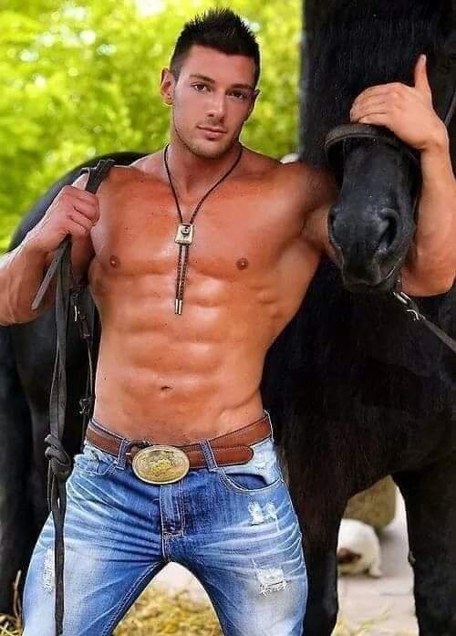 bluequestrian:hotguysforyou2128:Bluequestrian 🏇🌝🎠🐎❤