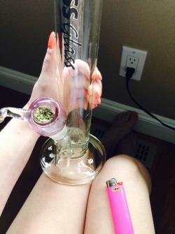 bakedasap0tato:  clean bong is a happy bong