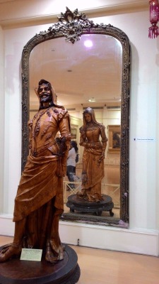 sixpenceee:  This double sided statue of Mephistopheles and