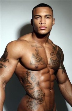 fuckustevenpena:  He’s NAKED! David McIntosh is a British ex-military