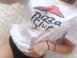 spookypsyduck:  pizza slut🍕 