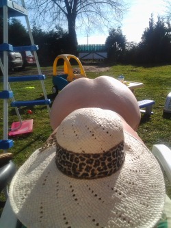 frenchfancy69:  TANNING MY BUM !!  Very sexy