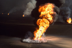 unrar:    Kuwait, Burgan oil fields. An oil set ablaze by the