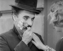 magic-of-cinema:    City Lights 1931 / Charles Chaplin