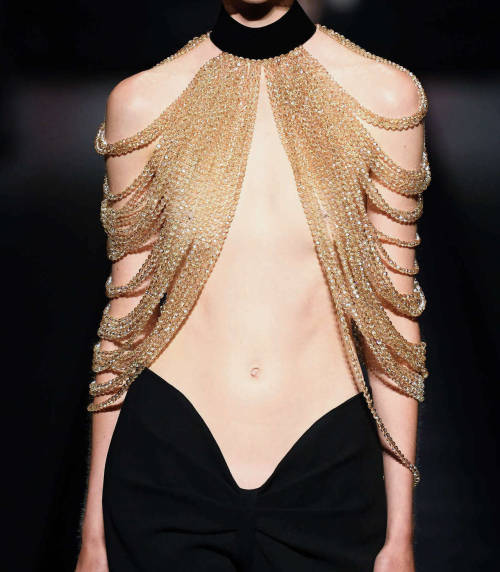 themakeupbrush:  Schiaparelli Fall 2022 Couture