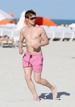 debriefed: Papped: shirtless Ed Speleers playing with a football