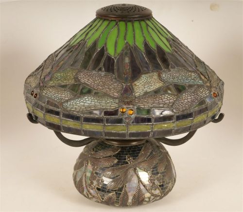 blondebrainpower:  Art Nouveau Tiffany-Style Dragonfly Lamp 