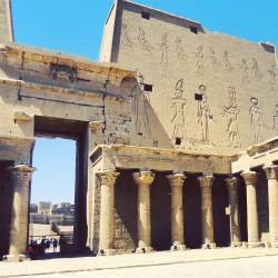 anubis-lon:  Templo de Horus en Edfu. (en Temple of Edfu)