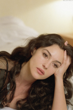 bellucci-bella:  Monica Bellucci promo shot for Maléna (2000)