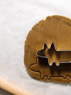 mariianhawke:  sweetoothgirl:    Gingerbread Corgi Cookie  @annabelleaveline