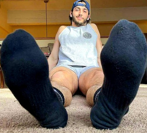 theladloveshissocks:socksandskins:  https://socksandskins.tumblr.com/