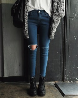 youngvintageheart:  Distressed Jeans 