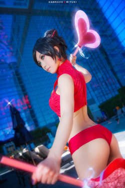 hotcosplaychicks:  Pool Party Heartseeker Akali by Miyuki Cosplay