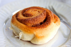 foodescapades:  Cinnamon Roll 