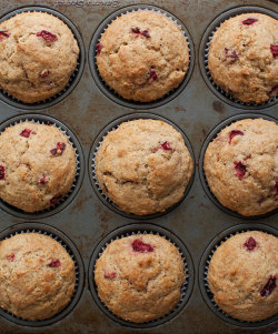 foodffs:  Spelt Strawberry Muffins with Rhubarb ButterReally