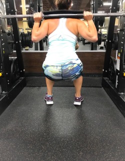 couple-living-a-fantasy:  Good things come to those who squat.