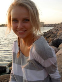 pretty-babez:  Blonde girl by the sea http://goo.gl/nXMXpg 