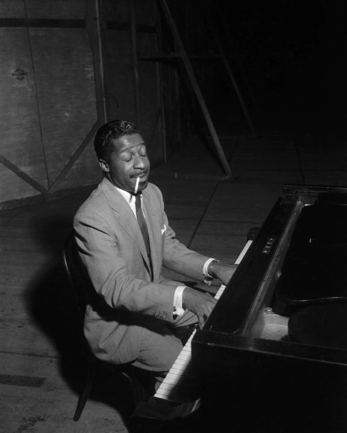 multcolib:    Errol Garner in Portland, Oregon, ca. 1954 (photograph