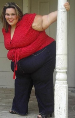 biggirllover15:  I love seeing BIG girls in tight jeans.